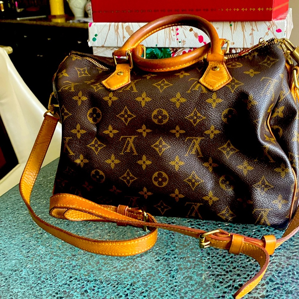LV bag good condition with lock and key